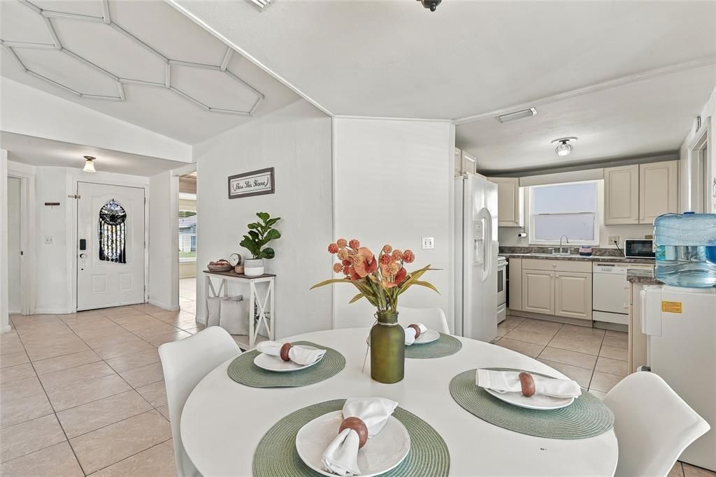 For Sale: $365,000 (3 beds, 2 baths, 1082 Square Feet)