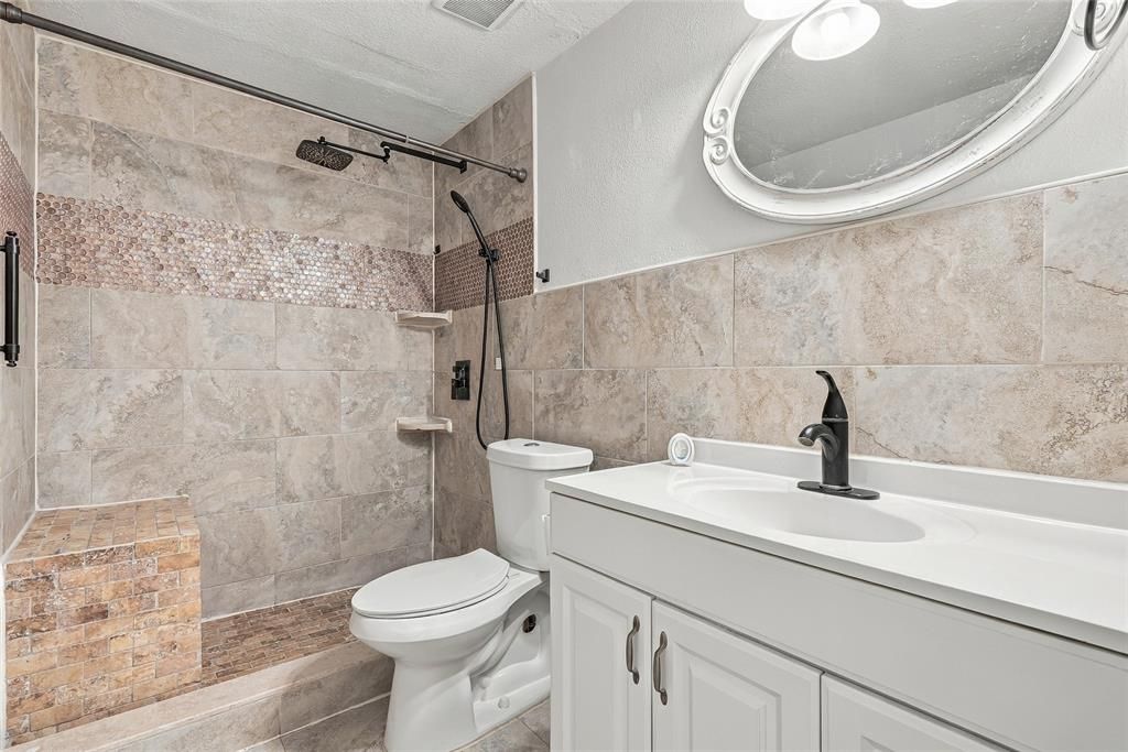 For Sale: $365,000 (3 beds, 2 baths, 1082 Square Feet)
