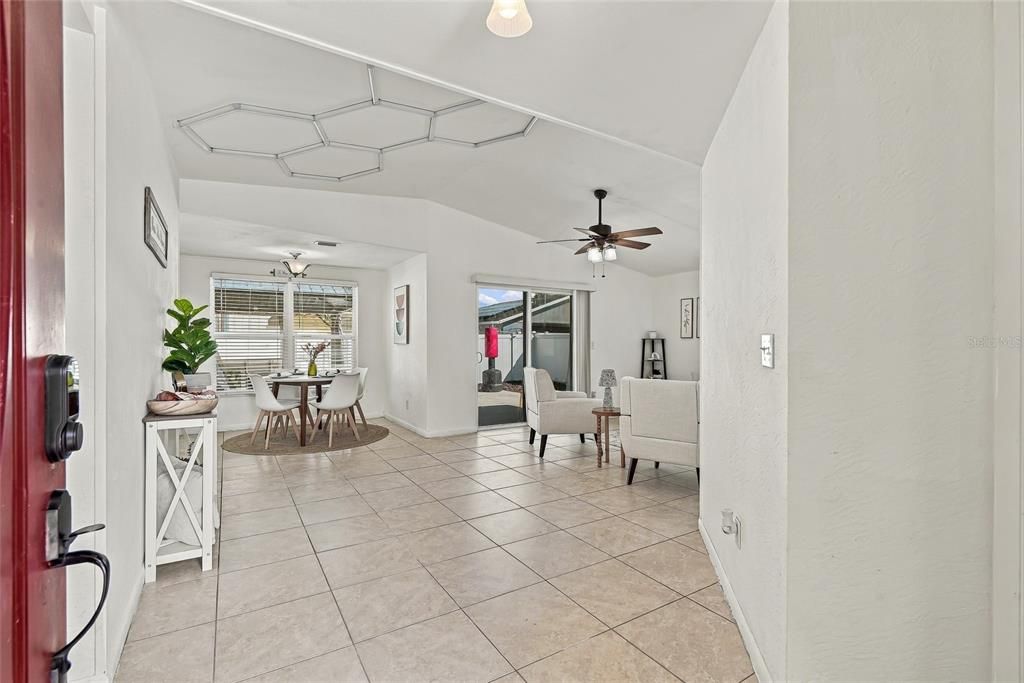 For Sale: $365,000 (3 beds, 2 baths, 1082 Square Feet)