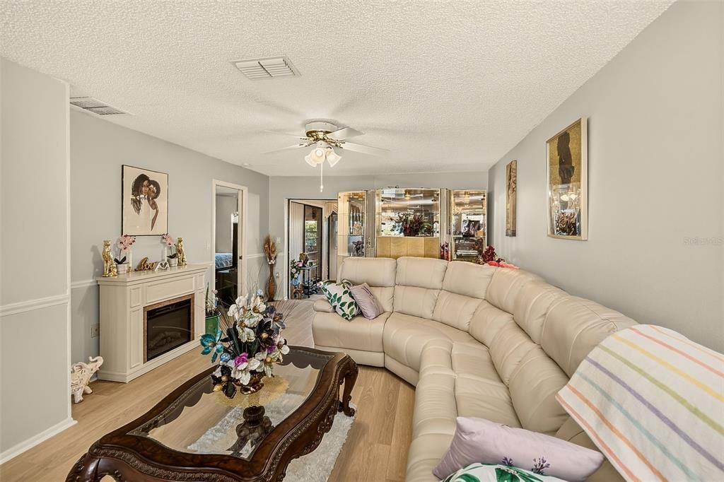 En Venta: $139,000 (2 camas, 2 baños, 1150 Pies cuadrados)