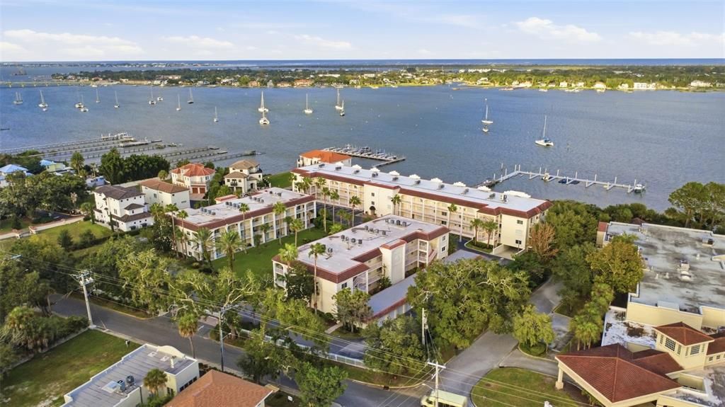 На продажу: $575,000 (2 спален, 2 ванн, 1327 Квадратных фут)