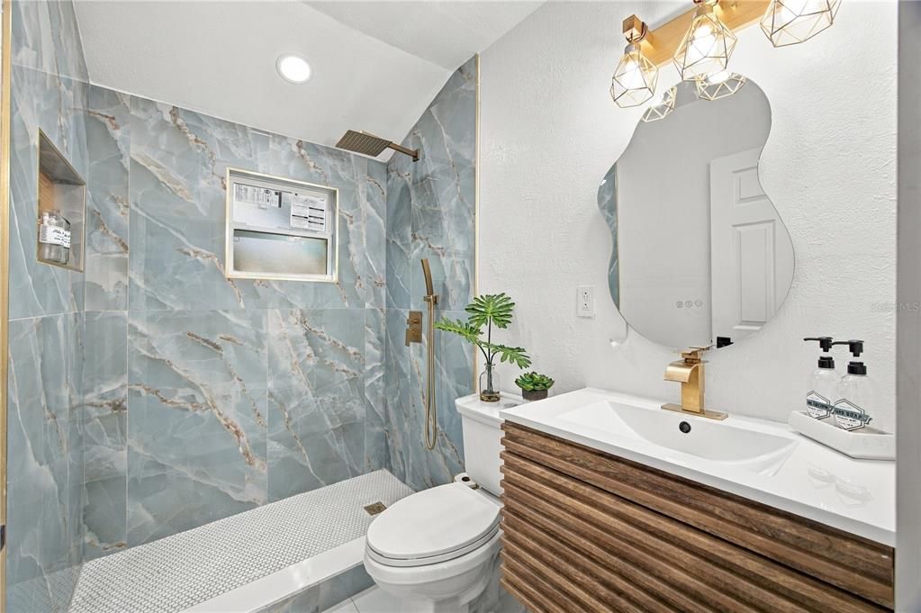 待售: $279,999 (2 贝兹, 1 浴室, 552 平方英尺)