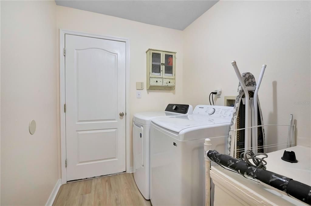 For Sale: $439,000 (3 beds, 2 baths, 1706 Square Feet)