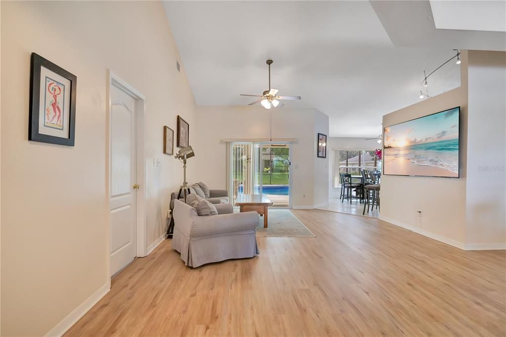 For Sale: $439,000 (3 beds, 2 baths, 1706 Square Feet)