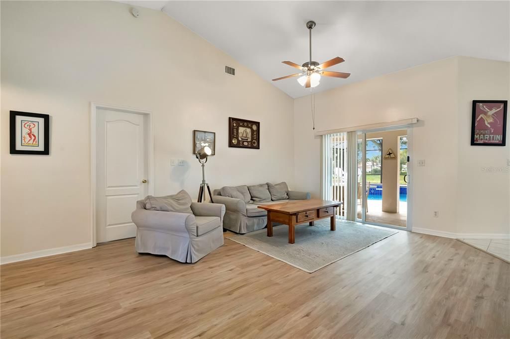 For Sale: $439,000 (3 beds, 2 baths, 1706 Square Feet)