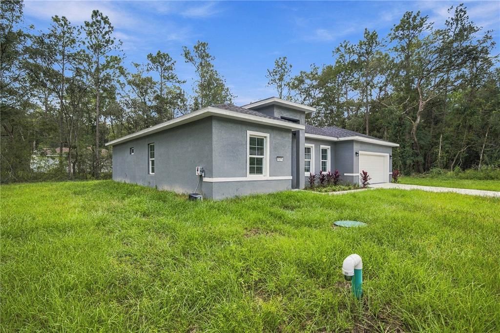 For Sale: $292,000 (4 beds, 2 baths, 1808.4 Square Feet)