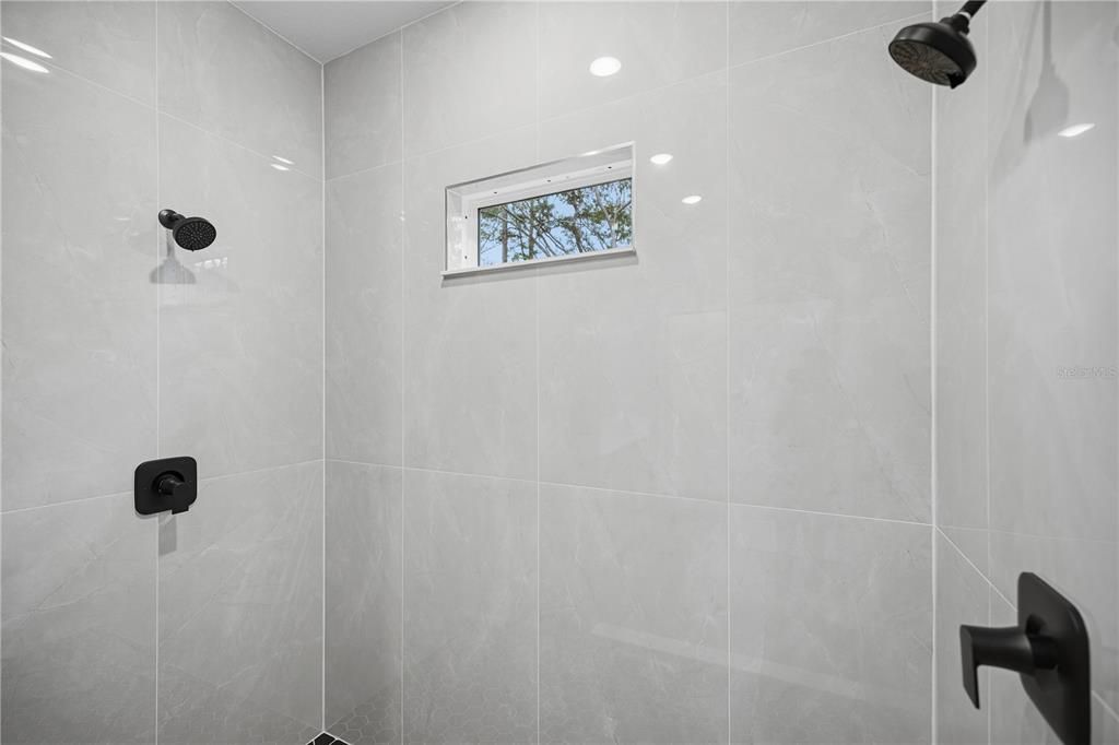 For Sale: $292,000 (4 beds, 2 baths, 1808.4 Square Feet)