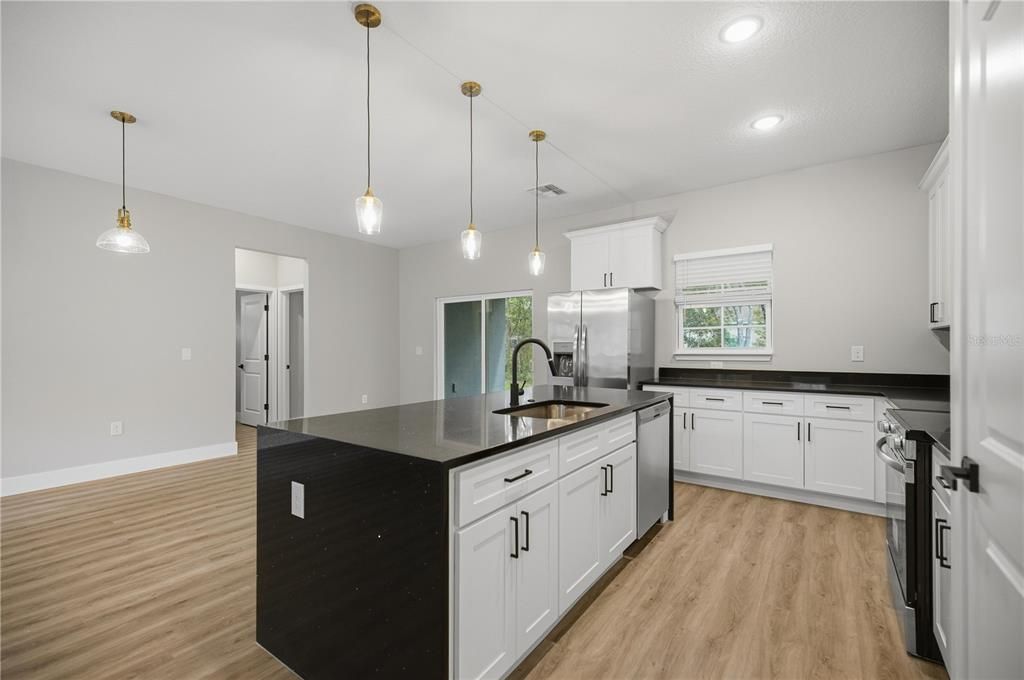 For Sale: $292,000 (4 beds, 2 baths, 1808.4 Square Feet)
