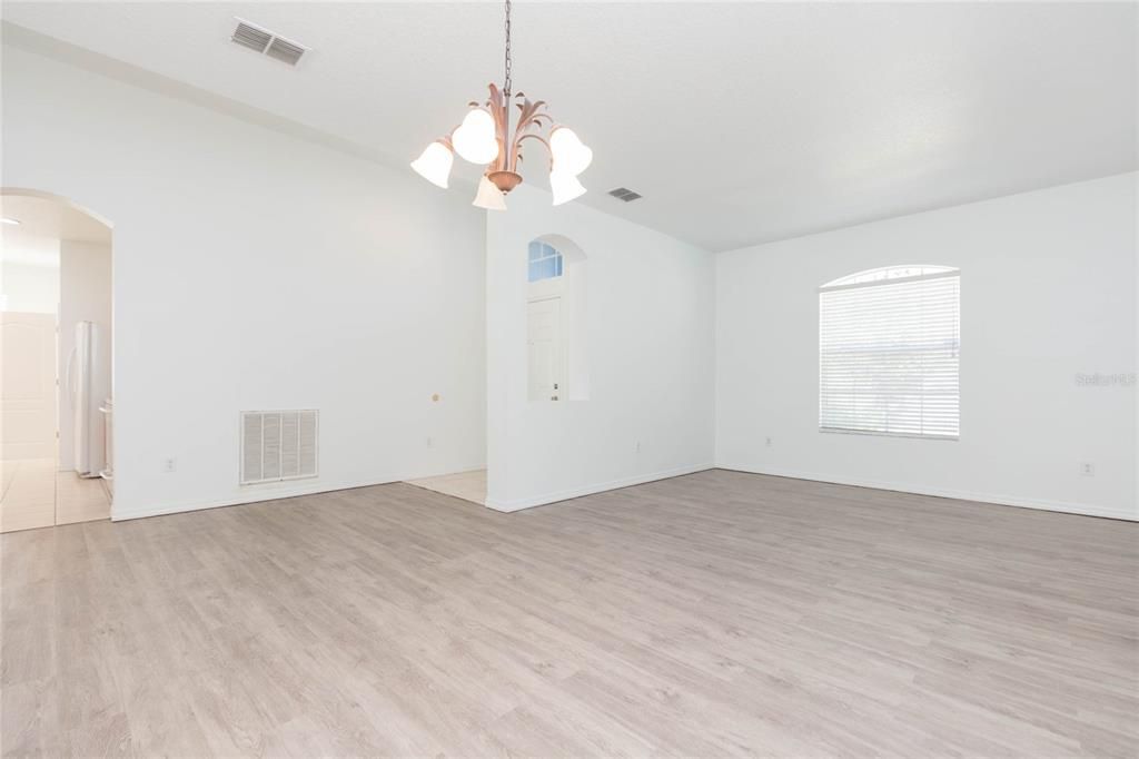 For Rent: $1,995 (3 beds, 2 baths, 1726 Square Feet)