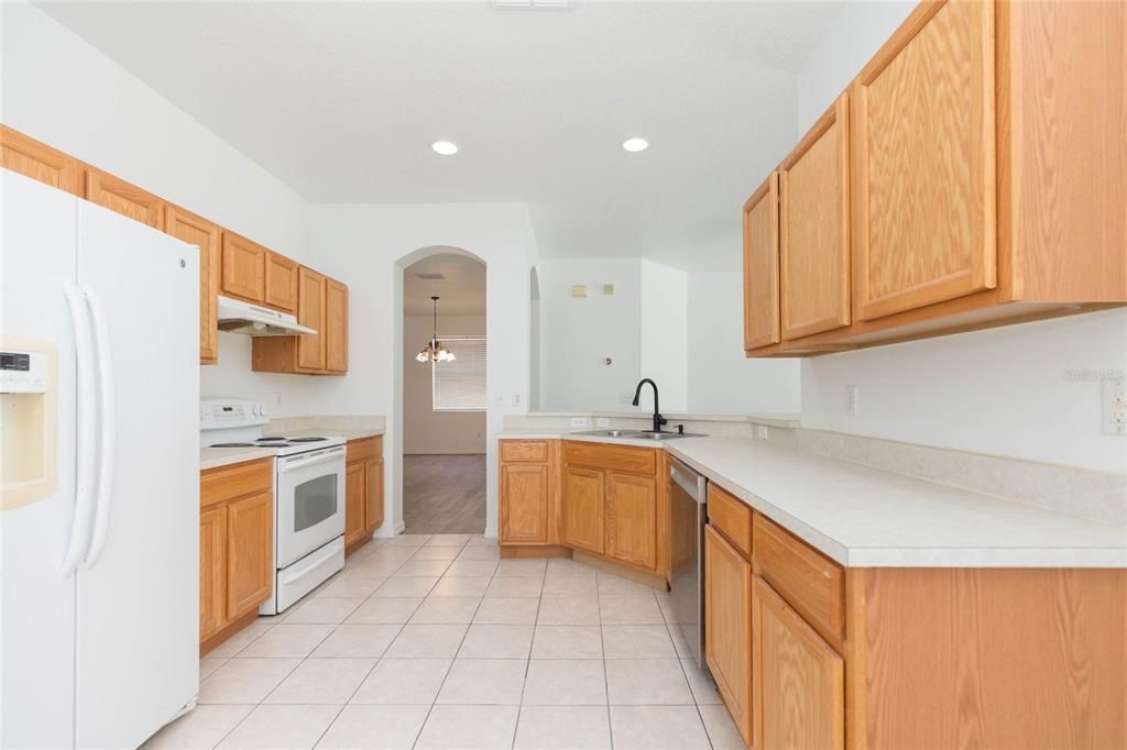 For Rent: $1,995 (3 beds, 2 baths, 1726 Square Feet)