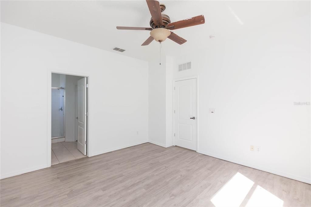 For Rent: $1,995 (3 beds, 2 baths, 1726 Square Feet)