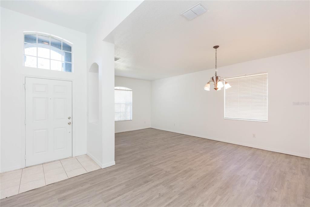 For Rent: $1,995 (3 beds, 2 baths, 1726 Square Feet)