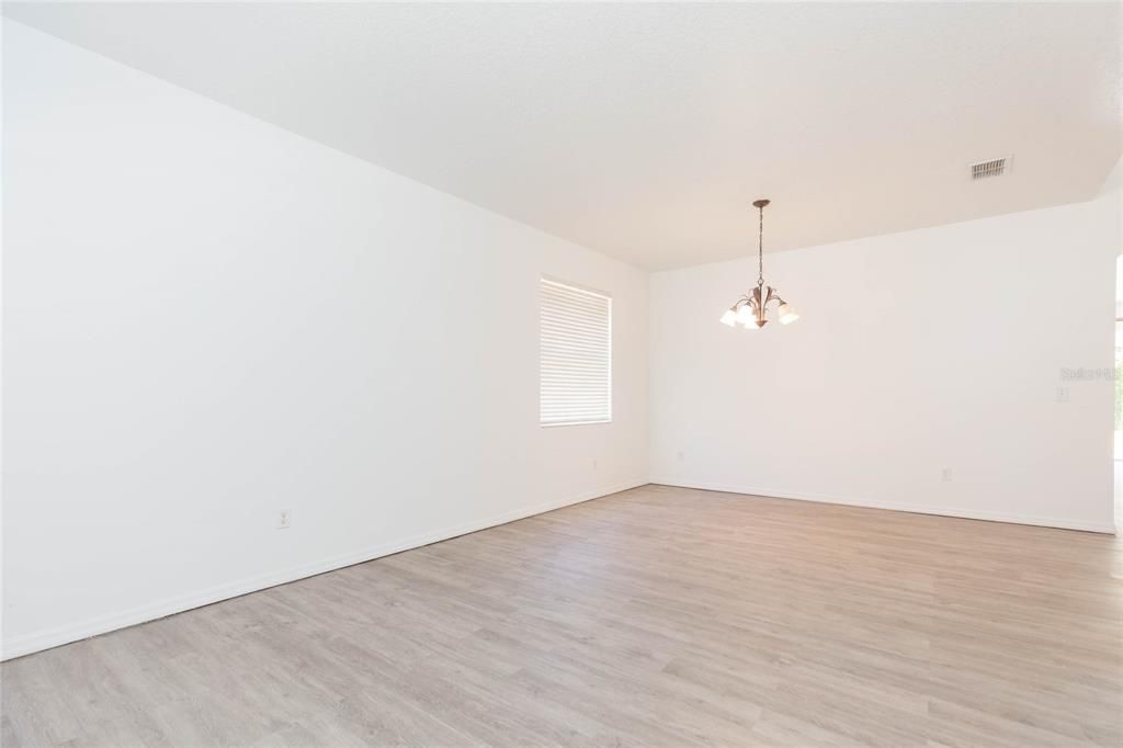 For Rent: $1,995 (3 beds, 2 baths, 1726 Square Feet)