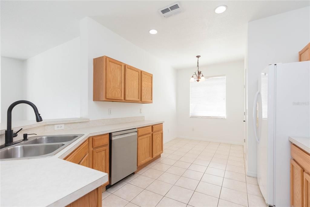 For Rent: $1,995 (3 beds, 2 baths, 1726 Square Feet)