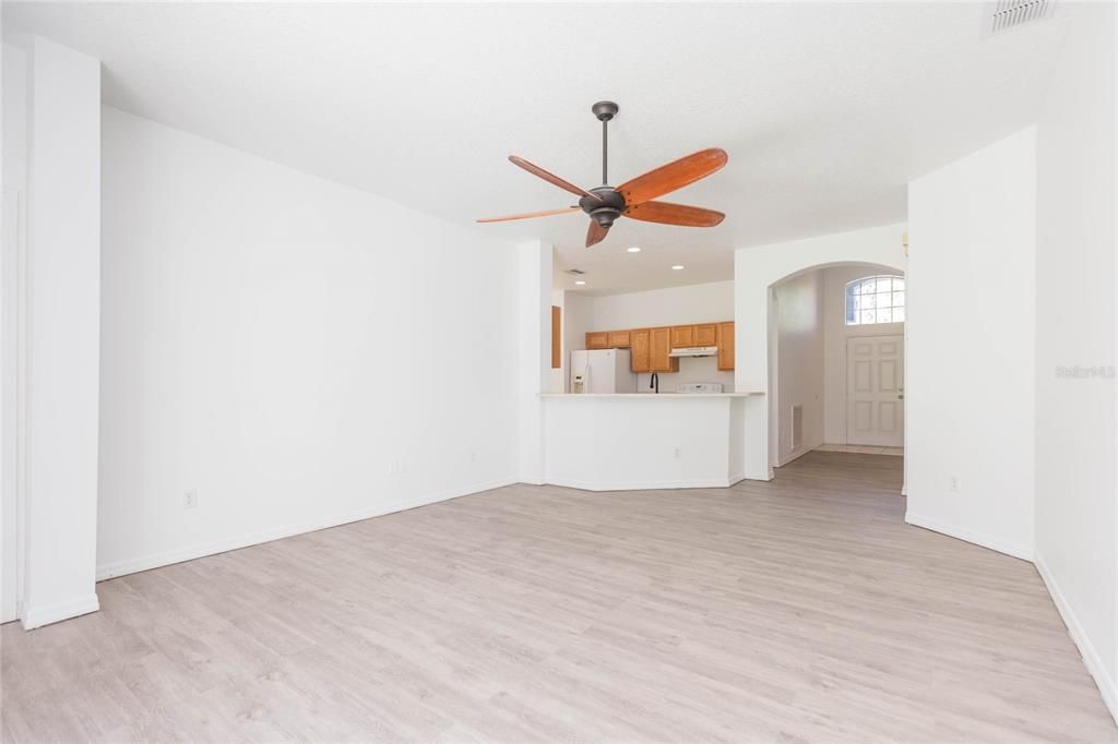 For Rent: $1,995 (3 beds, 2 baths, 1726 Square Feet)