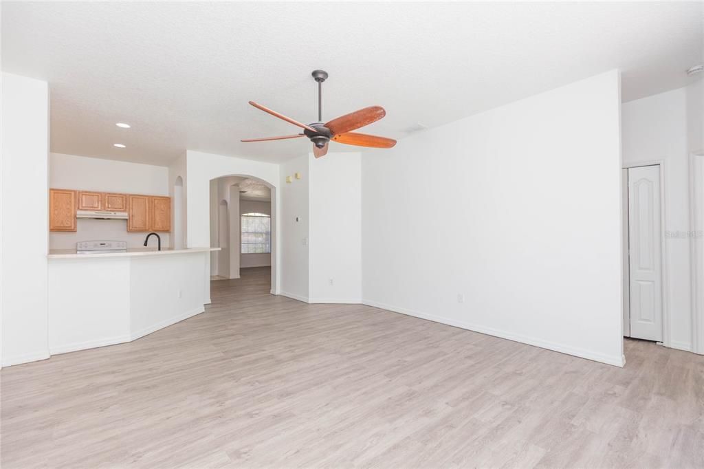For Rent: $1,995 (3 beds, 2 baths, 1726 Square Feet)