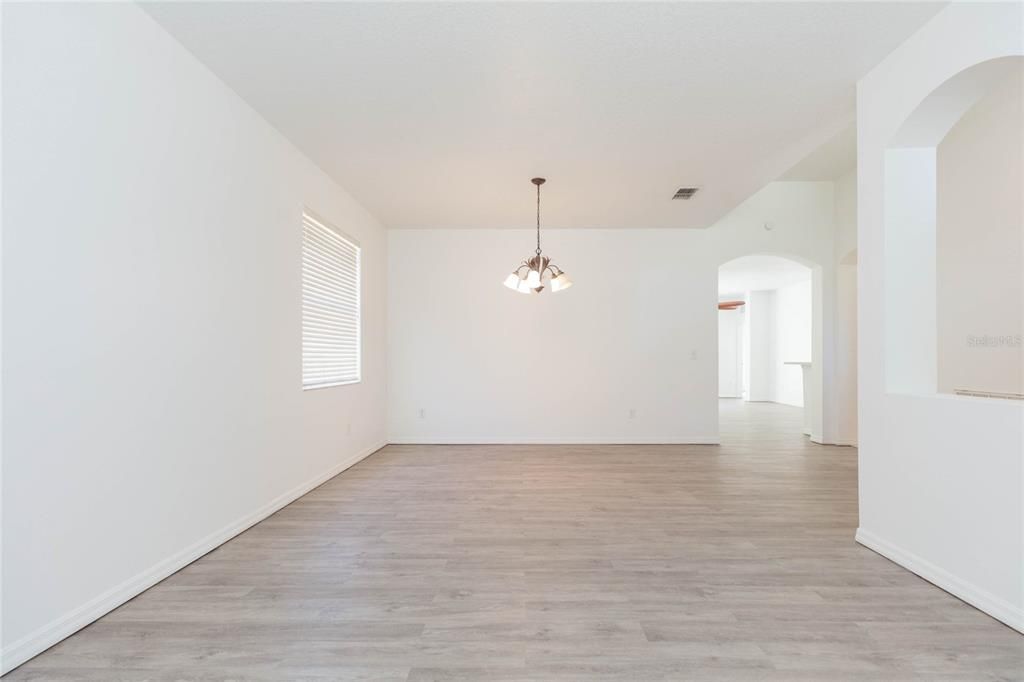 For Rent: $1,995 (3 beds, 2 baths, 1726 Square Feet)