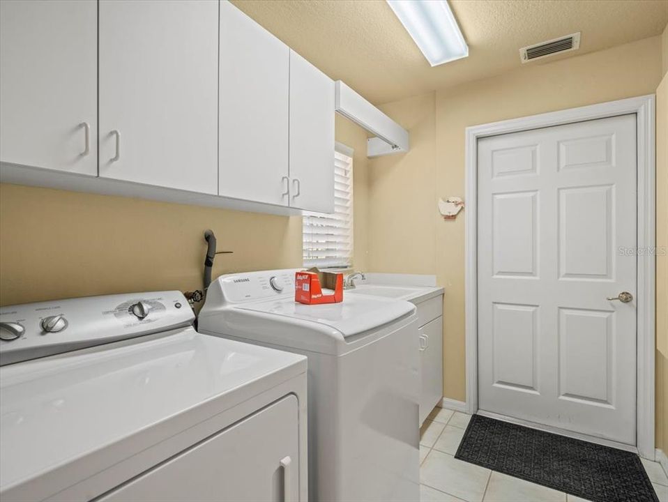 For Rent: $2,500 (4 beds, 3 baths, 2463 Square Feet)