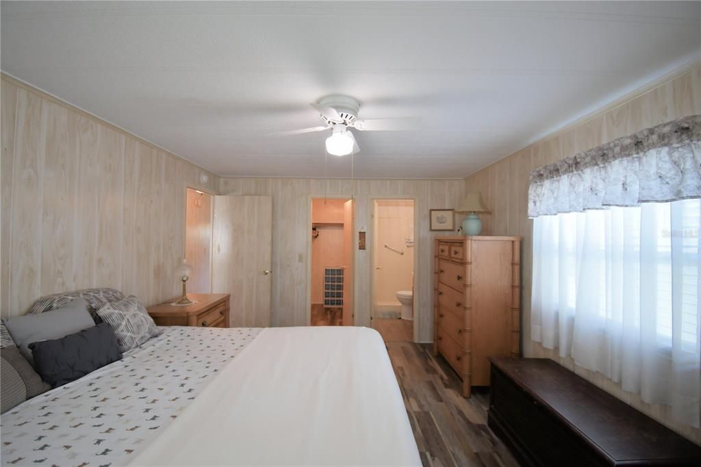 На продажу: $109,000 (2 спален, 2 ванн, 1056 Квадратных фут)