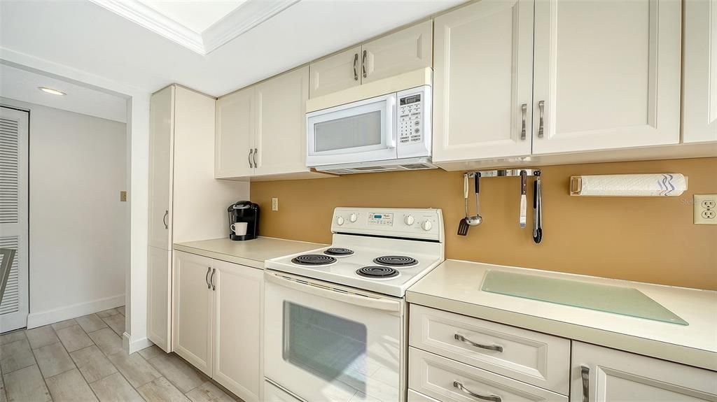 For Sale: $619,000 (2 beds, 2 baths, 1550 Square Feet)