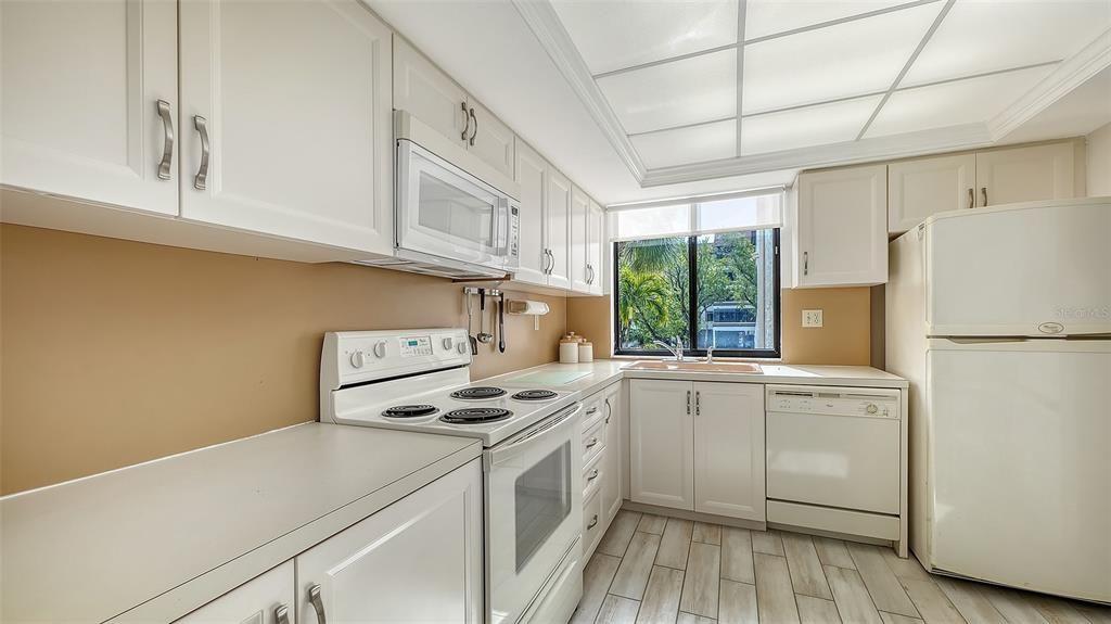 For Sale: $619,000 (2 beds, 2 baths, 1550 Square Feet)