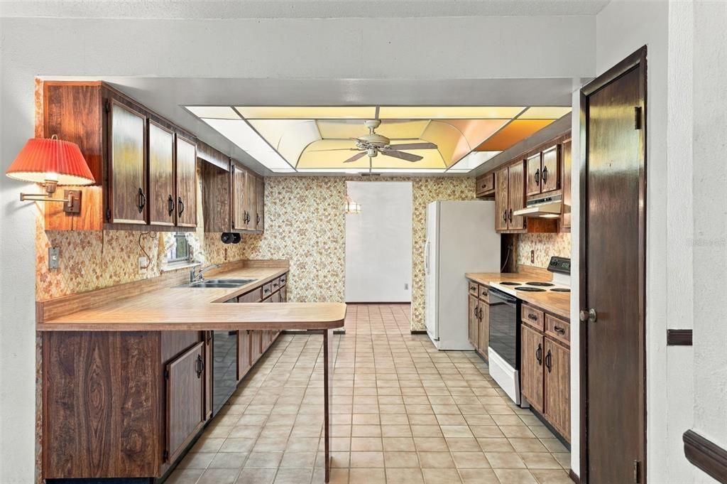 На продажу: $385,000 (3 спален, 2 ванн, 1704 Квадратных фут)