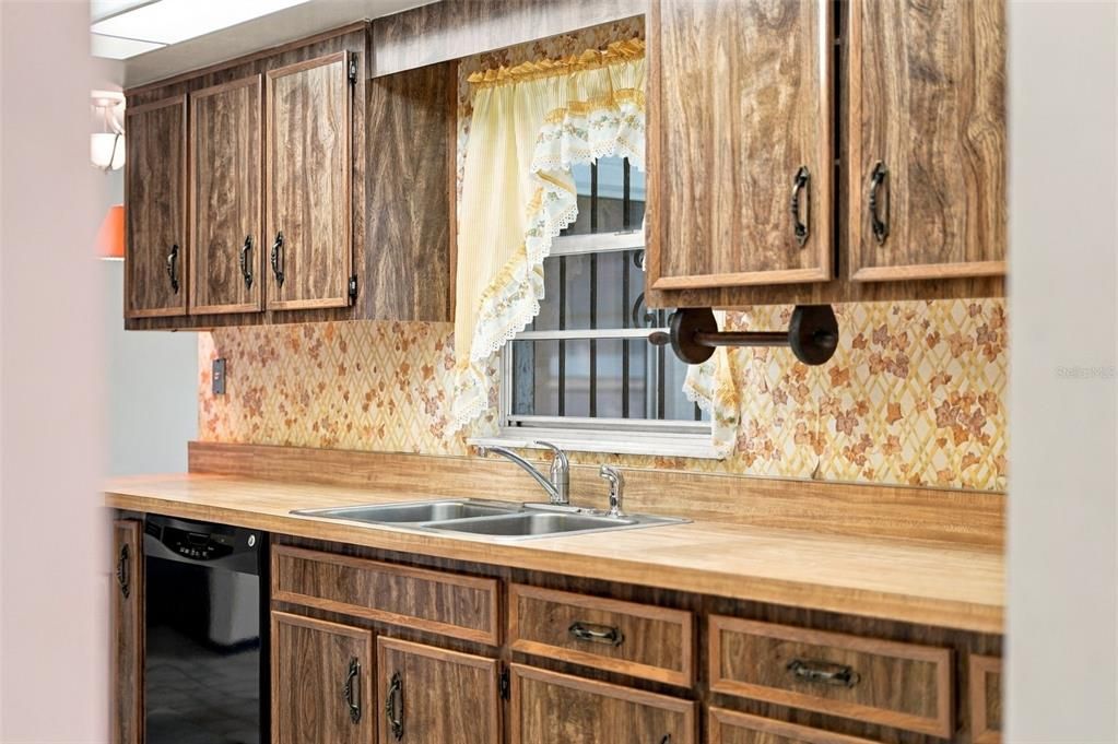 На продажу: $385,000 (3 спален, 2 ванн, 1704 Квадратных фут)