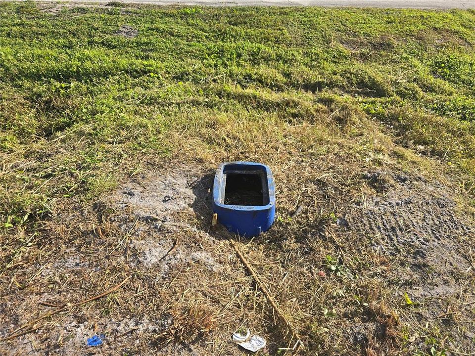 На продажу: $185,000 (2.76 acres)