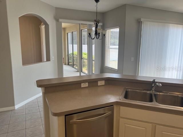 For Rent: $1,950 (3 beds, 2 baths, 2062 Square Feet)