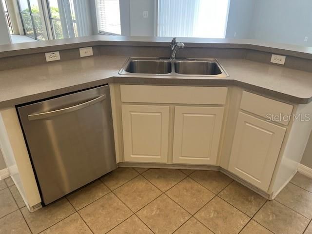 For Rent: $1,950 (3 beds, 2 baths, 2062 Square Feet)