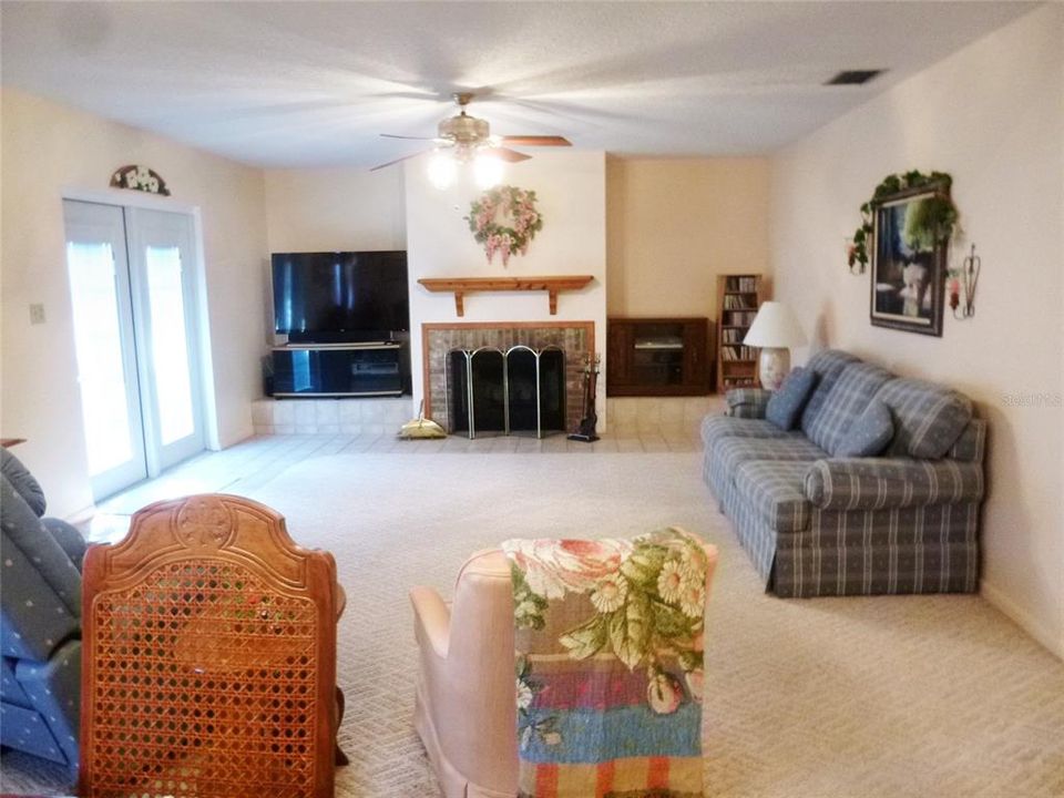 For Sale: $235,000 (3 beds, 1 baths, 1488 Square Feet)
