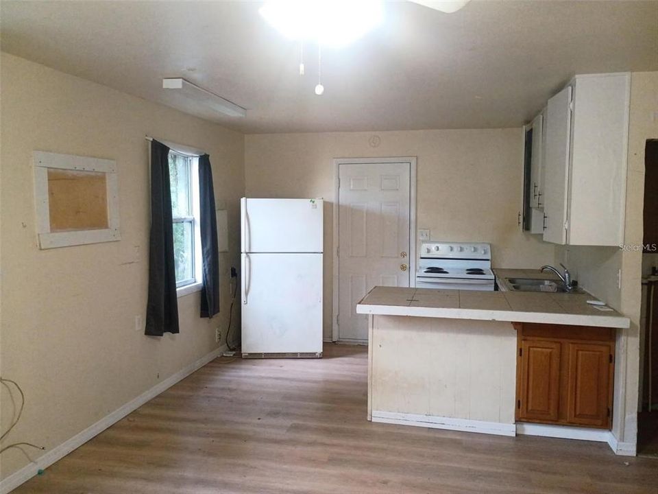 En Venta: $124,900 (4 camas, 0 baños, 1400 Pies cuadrados)