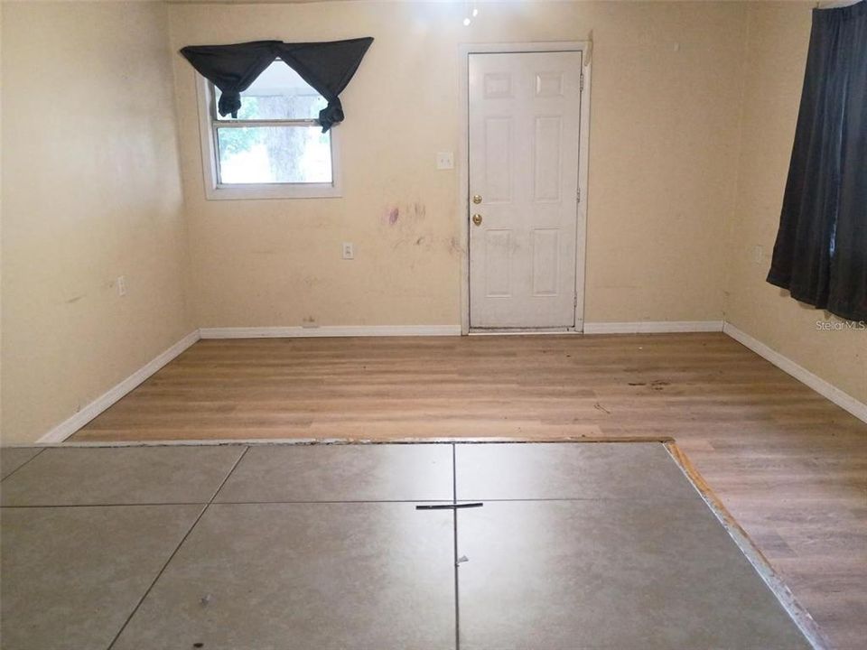 En Venta: $124,900 (4 camas, 0 baños, 1400 Pies cuadrados)