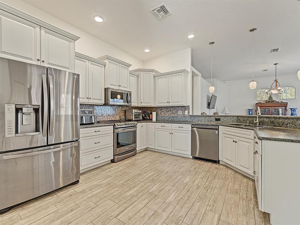 For Sale: $424,500 (3 beds, 2 baths, 2394 Square Feet)