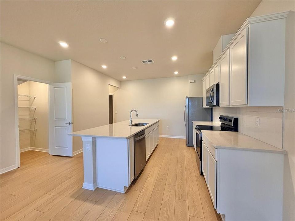 В аренду: $2,850 (3 спален, 2 ванн, 1641 Квадратных фут)