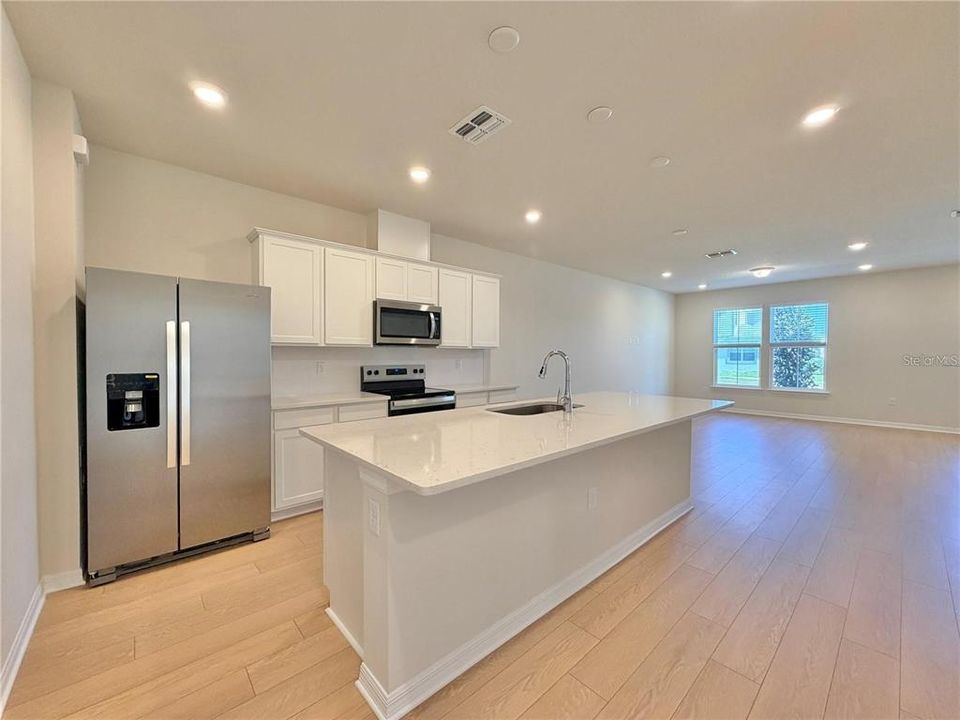 В аренду: $2,850 (3 спален, 2 ванн, 1641 Квадратных фут)