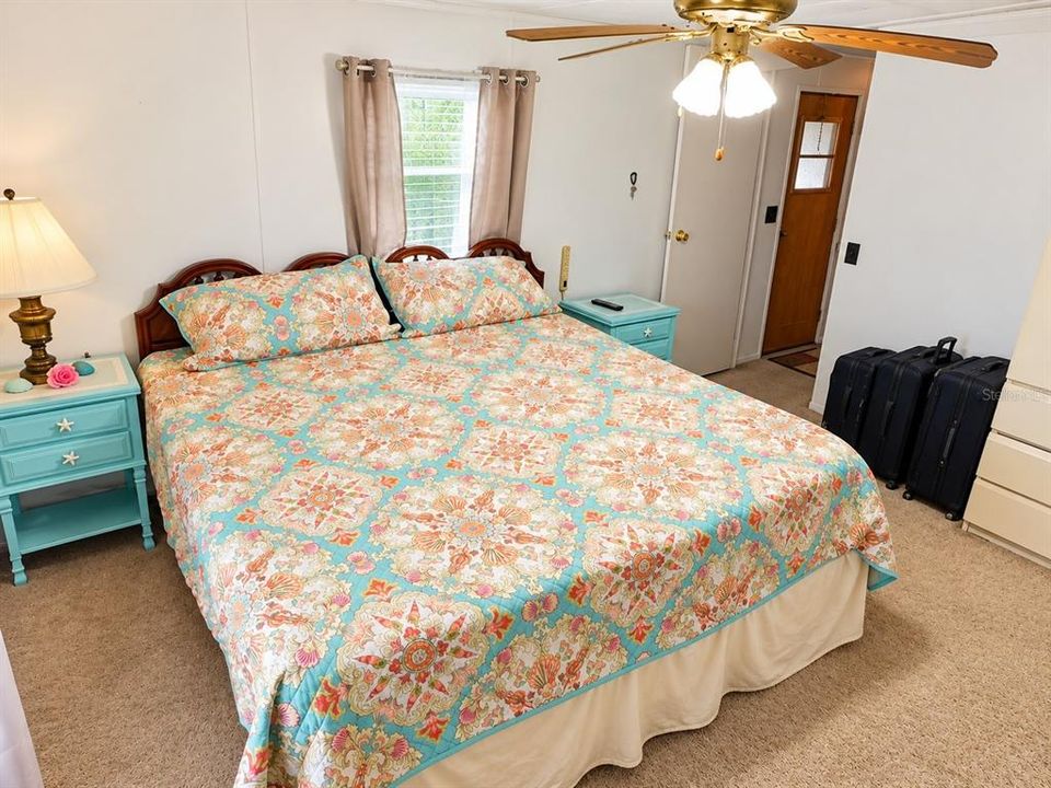 For Sale: $104,000 (2 beds, 1 baths, 840 Square Feet)