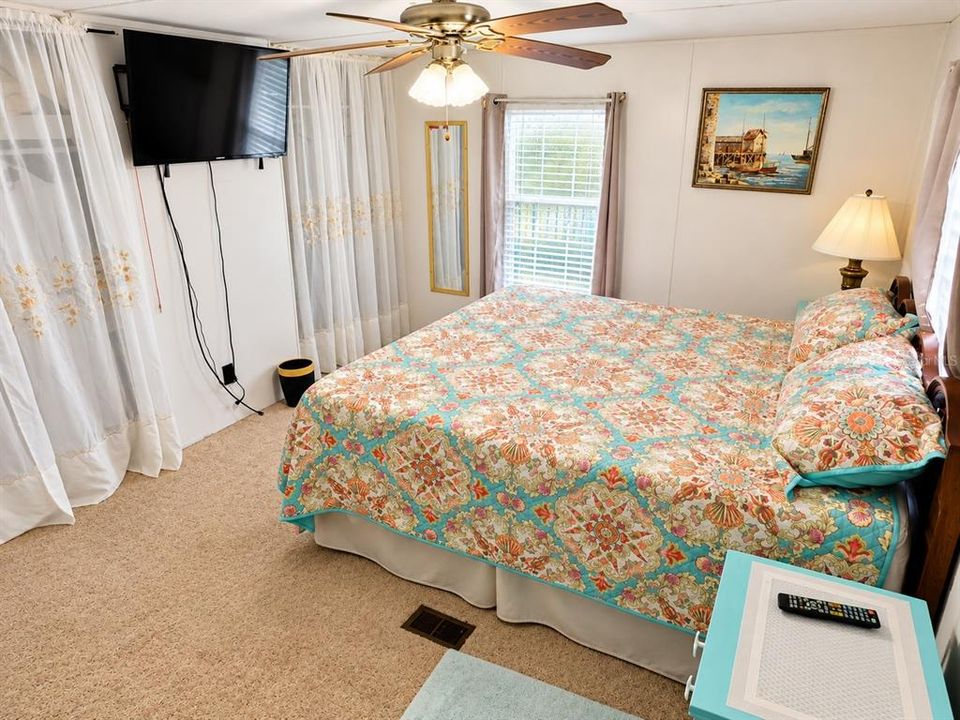 For Sale: $104,000 (2 beds, 1 baths, 840 Square Feet)