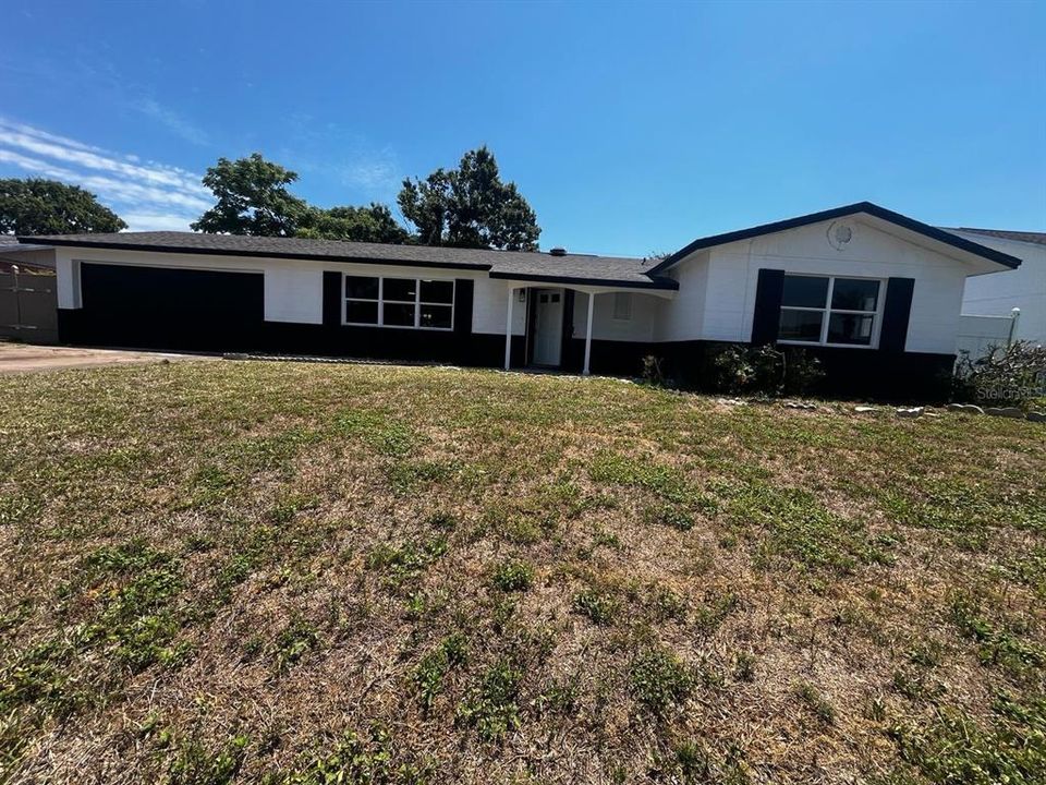 For Rent: $2,100 (3 beds, 2 baths, 1372 Square Feet)