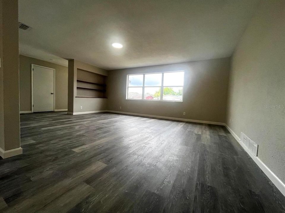 For Rent: $2,100 (3 beds, 2 baths, 1372 Square Feet)