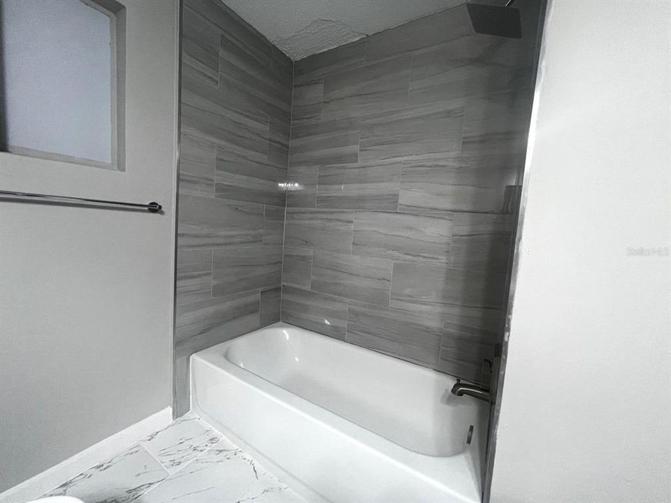For Rent: $2,100 (3 beds, 2 baths, 1372 Square Feet)