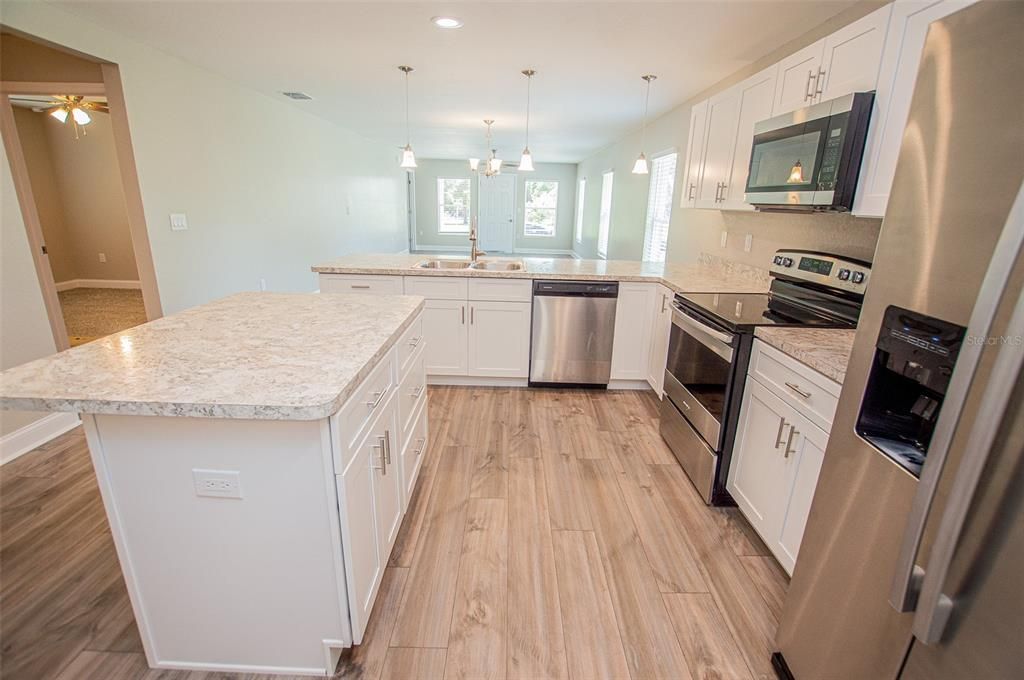 For Sale: $310,000 (3 beds, 2 baths, 1556 Square Feet)