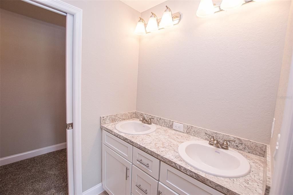 For Sale: $310,000 (3 beds, 2 baths, 1556 Square Feet)