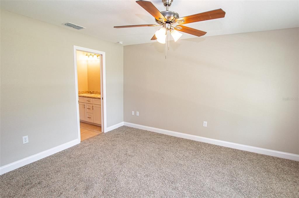 For Sale: $310,000 (3 beds, 2 baths, 1556 Square Feet)
