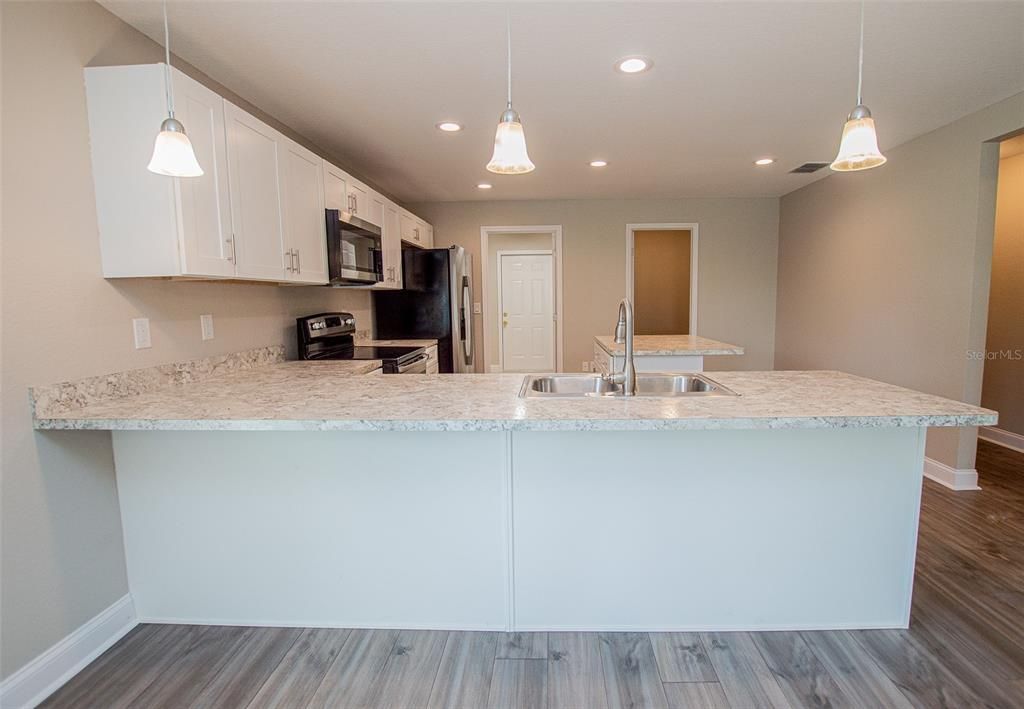For Sale: $310,000 (3 beds, 2 baths, 1556 Square Feet)