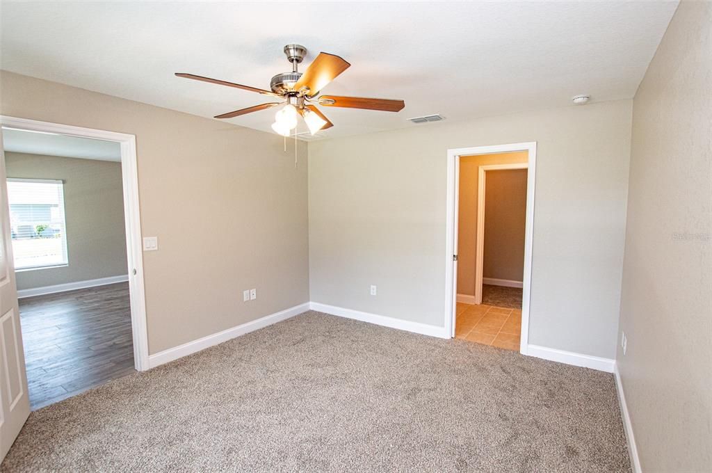 For Sale: $310,000 (3 beds, 2 baths, 1556 Square Feet)