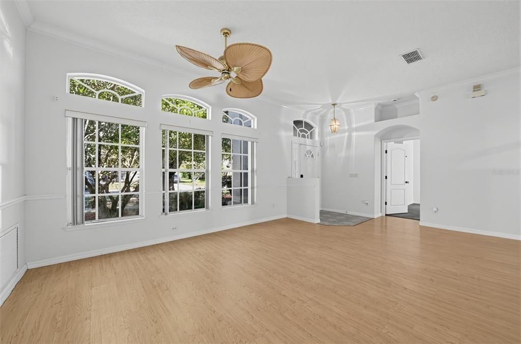 For Sale: $399,900 (3 beds, 2 baths, 1884 Square Feet)