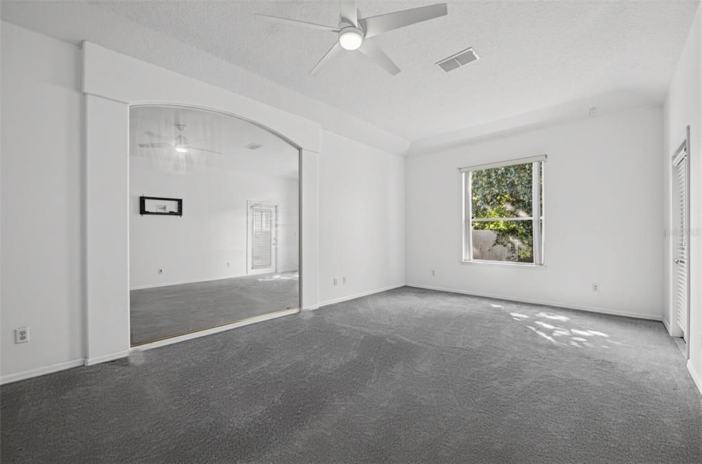 For Sale: $399,900 (3 beds, 2 baths, 1884 Square Feet)