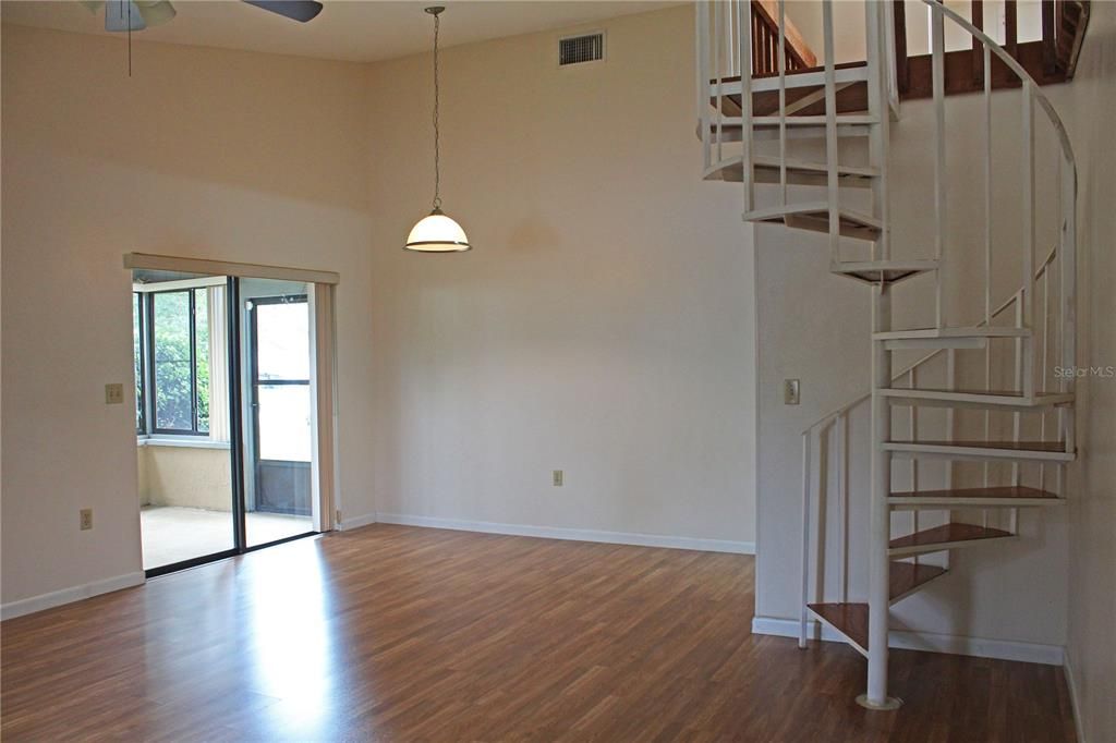 For Rent: $1,650 (2 beds, 2 baths, 925 Square Feet)