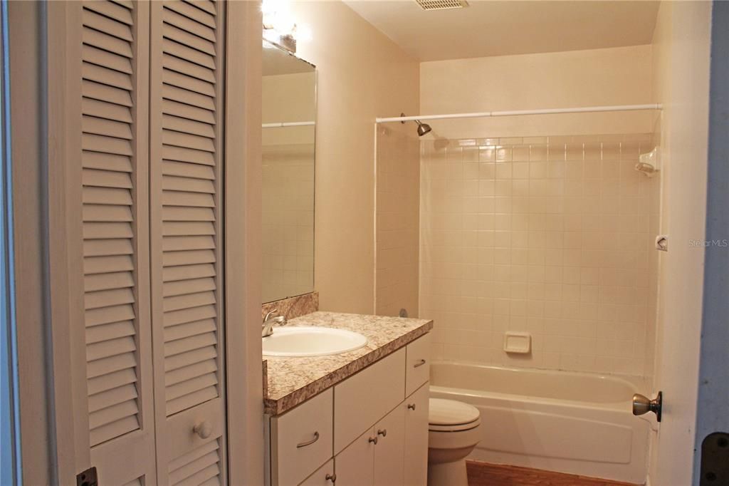 For Rent: $1,650 (2 beds, 2 baths, 925 Square Feet)